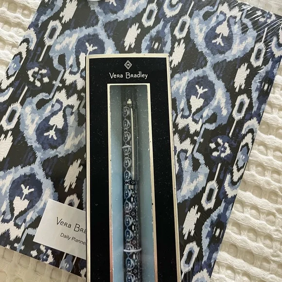 Vera Bradley planner with matching pen and coffee mug - Picture 3 of 3